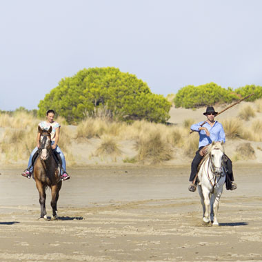 randonnee-equestre-camargue-manade-vacances-famille-loisirs